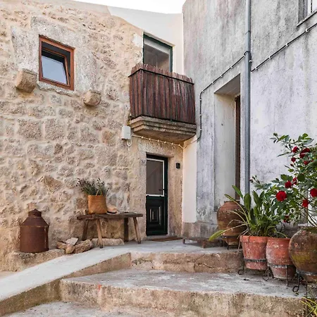 Casa Do Adro 이다나아노바