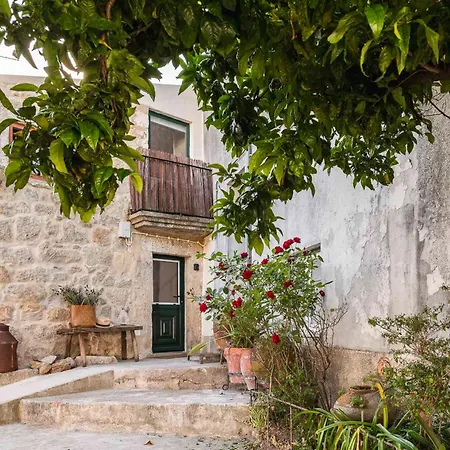 Casa Do Adro
